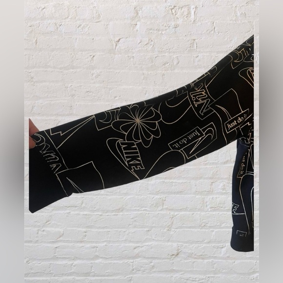 Nike Women's Icon Clash Black Silver Fleece Crop Crew Pullover Size Small - Picture 6 of 8